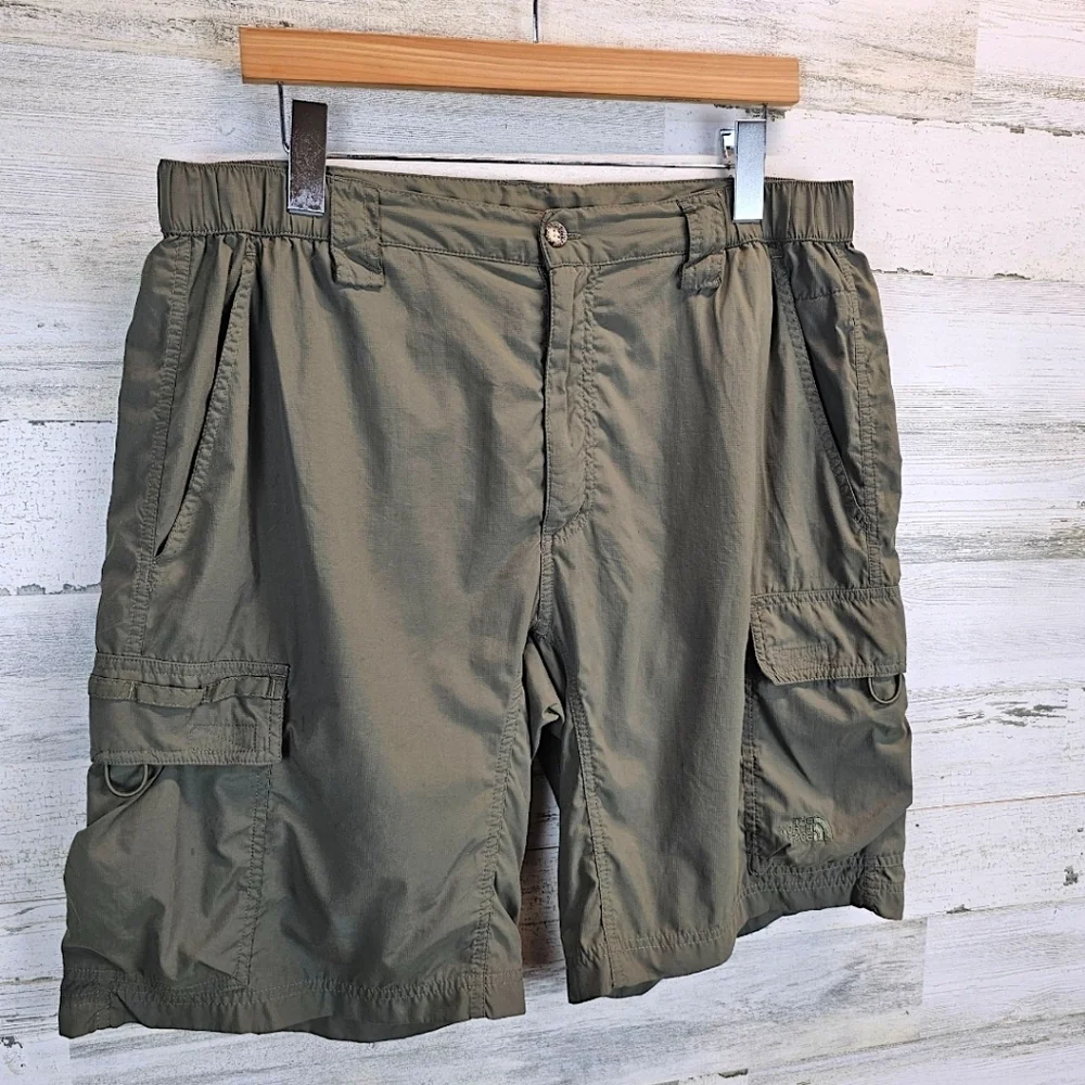 The North Face Mens Cargo Shorts Large Green Outdoor Adventure Nylon Hiking